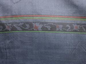 アンティーク　横段に花模様織り出し本場泥大島紬着物(7マルキ)